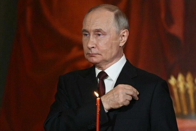 Russlands president Vladimir Putin sier han skal ta stilling til Ukrainas forslag om å stanse angrep på sivil infrastruktur i 30 dager.