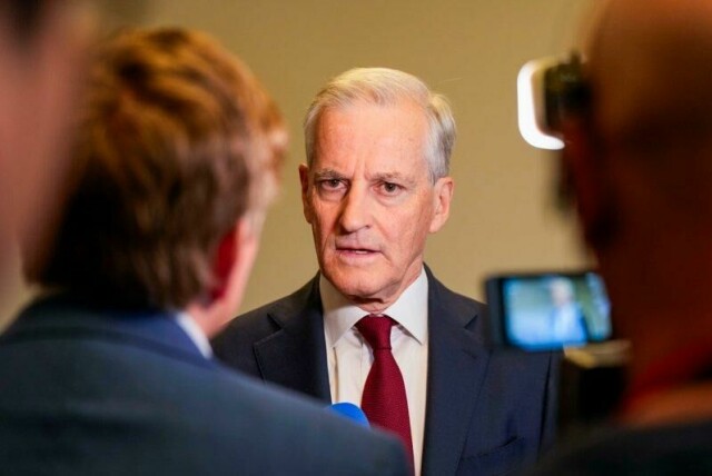 Pressebrifing med statsminister Jonas Gahr Støre før reisen til Washington for å møte president Donald Trump i Det hvite hus.