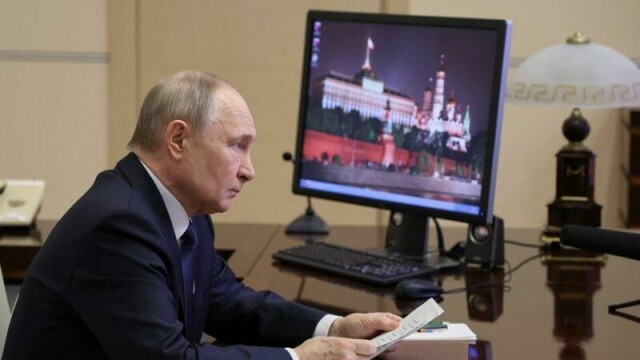 Russlands president Vladimir Putin sa lørdag at de har gjenvunnet hele Kursk-regionen vest i landet mot Ukraina. Påstanden ble avvist raskt av ukrainske myndigheter, som kaller uttalelsen propaganda.