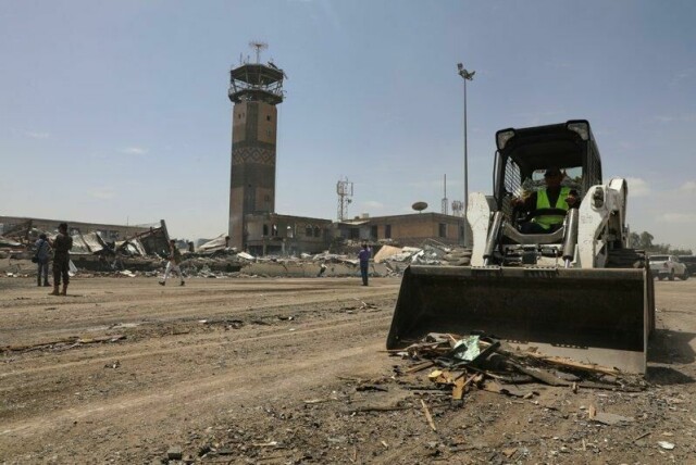 I mai ble det store skader på den internasjonale flyplassen i hovedstaden Sana i Jemen etter israelske angrep. Nå har Israel gjentatt angrepene. Arkivfoto: Osamah Abdulrahman / AP / NTB