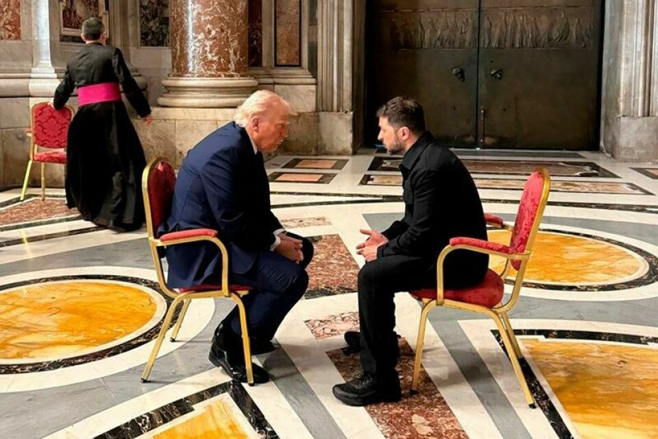 Ukrainas president Volodymyr Zelenskyj møtte USAs president Donald Trump før pave Frans' begravelse i Vatikanet lørdag. Ukrainas president Volodymyr Zelenskyj møtte USAs president Donald Trump før pave Frans' begravelse i Vatikanet lørdag. Foto: Den ukrainske presidentens pressekontor via AP / NTB