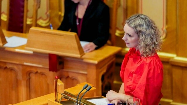 KI er tidens mulighet til avbyråkratisering i hele samfunnet, skriver Sindre Beyer, konsernsjef i Try og spaltist i Altinget Løvebakken. Han etterlyser politisk lederskap til omstillingen. Her er Karianne Tung under spørretimen i Stortinget.
