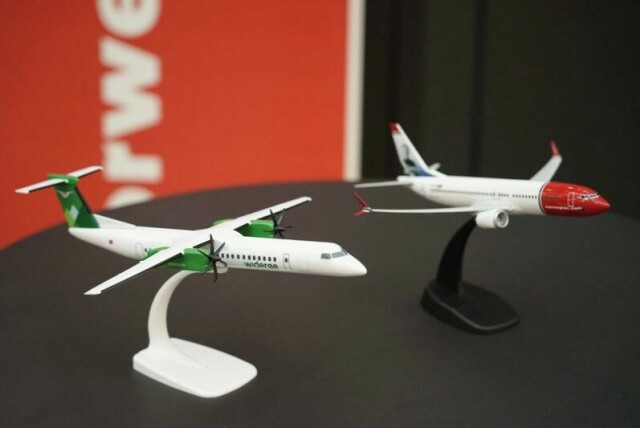 Norwegian-konsernet fraktet over 2,5 flypassasjerer i mai. Bildet er fra pressekonferansen da det ble kjent at Norwegian kjøpte Widerøe i 2023.