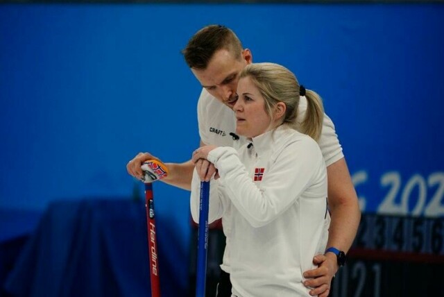 Magnus Nedregotten og Kristin Skaslien har gjort flere gode VM-kamper i Canada, men tapte stort mot USA tirsdag.