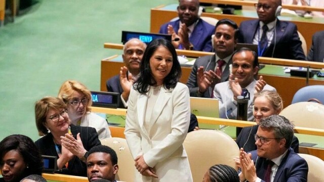 Annalena Baerbock mottok applaus da hun blir valgt til president for FNs hovedforsamling mandag.