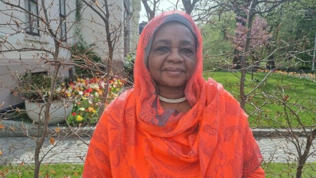 Førsteamanuensis i naturfag fra Sudan, Maymoona Eldow, er frivillig på Ressurssenter for kvinner med minoritetsbakgrunn (MiRA).