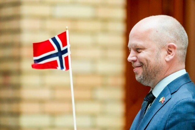 – Statkraft og Statnett er eid av oss alle, og skal ikke ha andre meninger enn det de folkevalgte har bestemt. For meg er dette en prinsipiell sak, sier Senterpartileder Trygve Slagsvold Vedum.