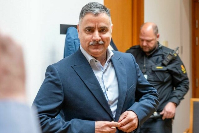 Raja Mohammad Fayyaz nekter straffskyld for vold og voldtekt mot Abida Raja. Her er han fotografert under et fengslingsmøte i november.