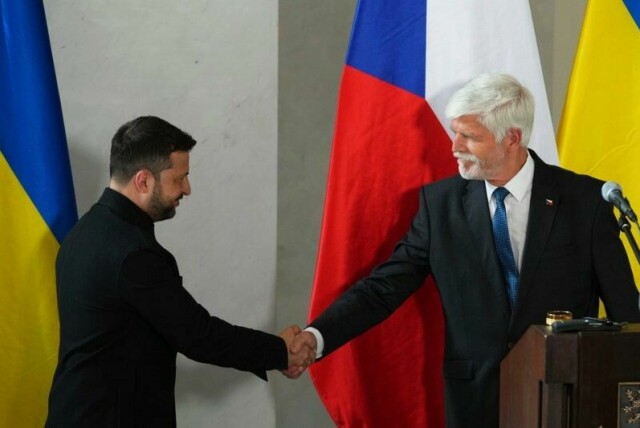 Tsjekkias president Petr Pavel tok søndag imot Ukrainas president Volodymyr Zelenskyj i Praha.