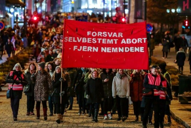 Kampen for en ny abortlov med utvidet rett til selvbestemt abort, har pågått lenge. Søndag trer ny lov i kraft. Her fra 8. mars-tog i 2019 i Oslo sentrum under markeringen av den internasjonale kvinnedagen.