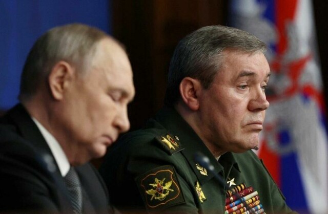 Russlands forsvarssjef Valerij Gerasimov og president Vladimir Putin.