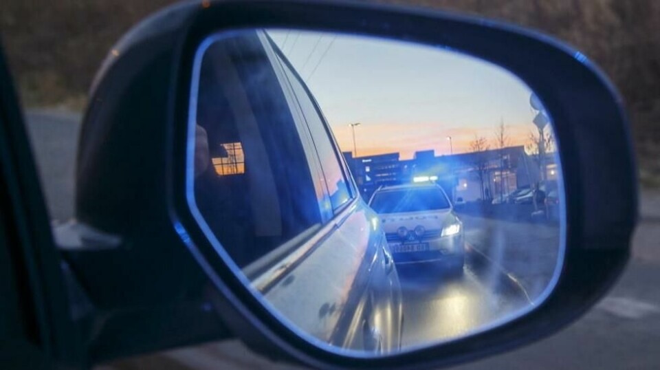 To av betjentene ved Finnmark politidistrikt har blitt fotgjengere i sommer, etter at de har tråkket altfor hardt på gassen. Illustrasjonsfoto: Scanpix