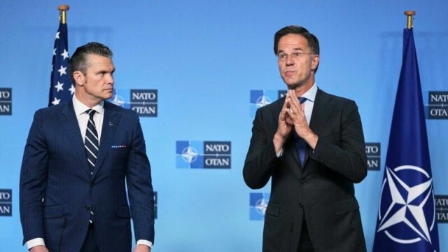 Nato-sjef Mark Rutte (t.h.) og USAs forsvarsminister Pete Hegseth vil ha et historisk løft av Nato-landenes forsvarsbudsjetter.