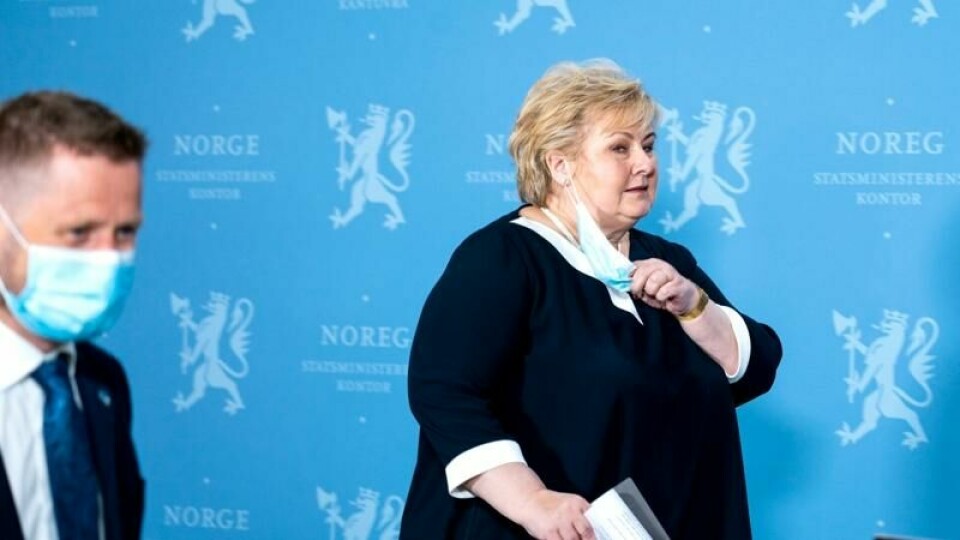 Statsminister Erna Solberg (H) og helse- og omsorgsminister Bent Høie (H) på pressekonferanse om coronasituasjonen i mai 2021.