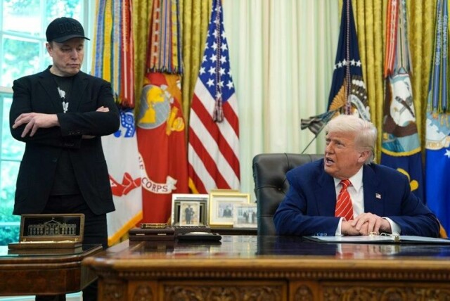 Elon Musk (t.v.) da han offisielt avsluttet sin periode som rådgiver for president Donald Trump (t.h.) forrige uke.