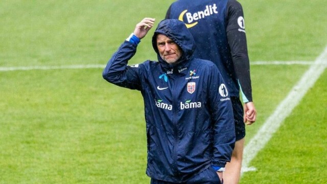 Ståle Solbakken benker Leo Østigård for første gan på over tre år i kampen mot Italia. Torbjørn Heggem starter i hans sted.
