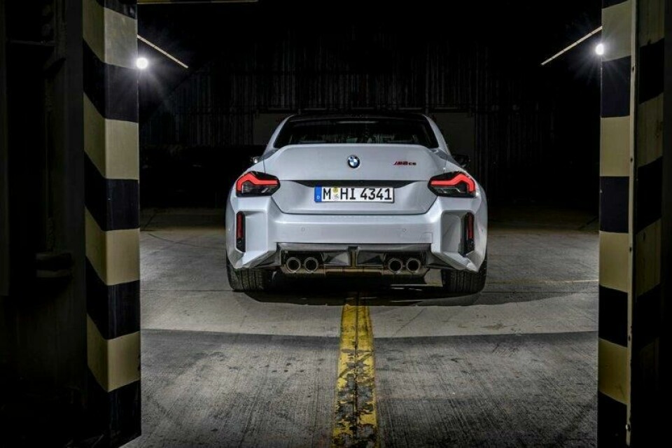 Bakluken av karbonfiberforsterket plast er diger sammenlignet med den som fås på en vanlig M2. Bakluken av karbonfiberforsterket plast er diger sammenlignet med den som fås på en vanlig M2. Foto: BMW