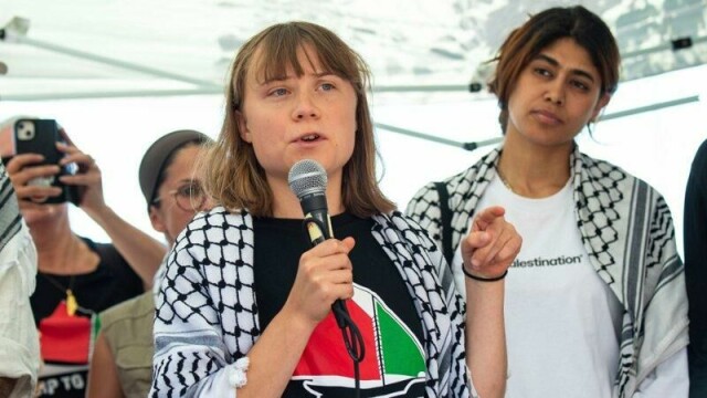 Aktivist Greta Thunberg er på vei tilbake til Sverige etter å ha blitt pågrepet av israelske spesialsoldater, ifølge TT.