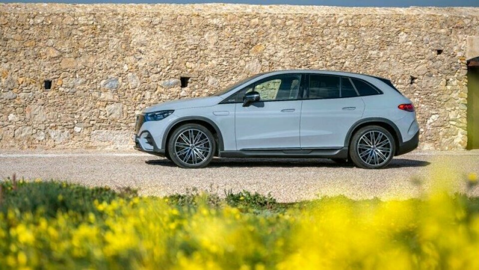 Mercedes har også justert ned prisene på enkelte utgaver av sin EQE SUV. Mercedes har også justert ned prisene på enkelte utgaver av sin EQE SUV. Foto: Broom