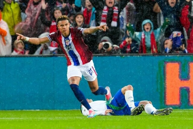 Antonio Nusa var den store spilleren da Norge knuste Italia i øsregnet på Ullevaal. Her jubler han etter å ha gjort 2-0.