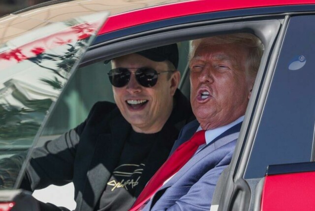 De har vært gode venner, men torsdag kranglet de så busta føk i sosiale medier. Elon Musk (til venstre) antydet at USAs president, Donald Trump, skal være nevnt i dokumenter knyttet til Jeffrey Epstein-saken.