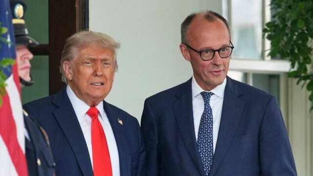 President Donald Trump (t.v.) sammen med Tysklands forbundskansler Friedrich Merz i Det hvite hus torsdag.