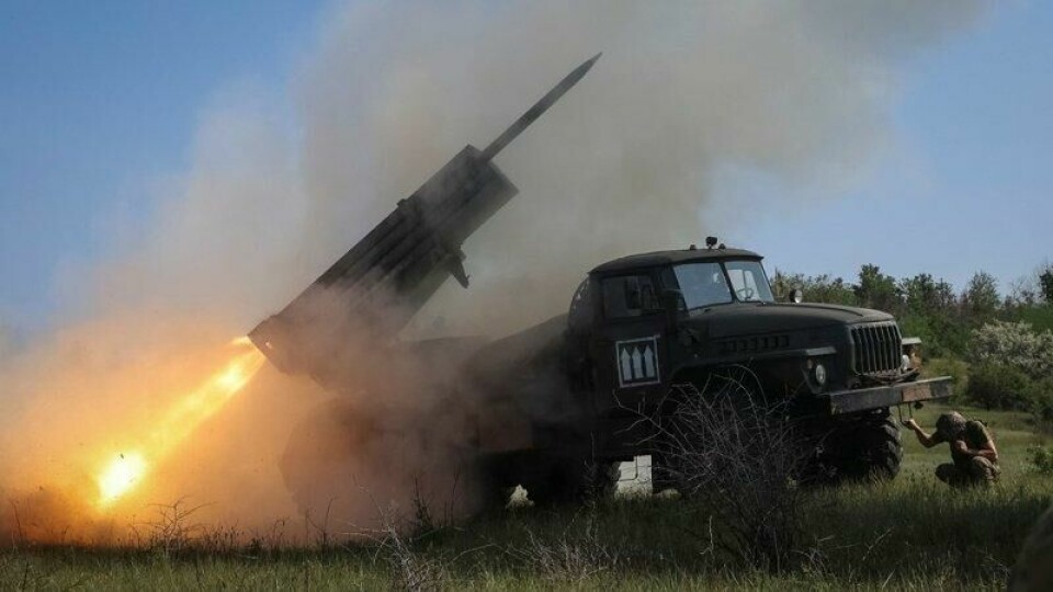 I Ukraina raser krigen videre. Bildet viser ukrainsk rakettartilleri fyre løs mot russiske stillinger i Donetsk i det østlige Ukraina. I Ukraina raser krigen videre. Bildet viser ukrainsk rakettartilleri fyre løs mot russiske stillinger i Donetsk i det østlige Ukraina. Foto: Reuters / NTB