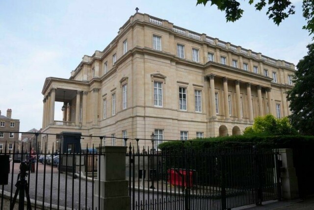 Samtalene mellom USA og Kina startet her i Lancaster House mandag.