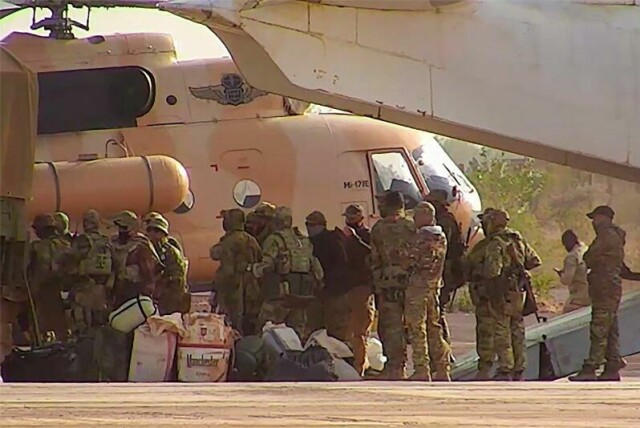 Leiesoldater fra den russiske Wagner-gruppen har forlatt Mali, men det russiske Afrika-korpset har overtatt operasjonen deres i det vestafrikanske landet. Dette bildet av Wagner-soldater i Mali ble tatt for flere år siden, men er ikke datert.