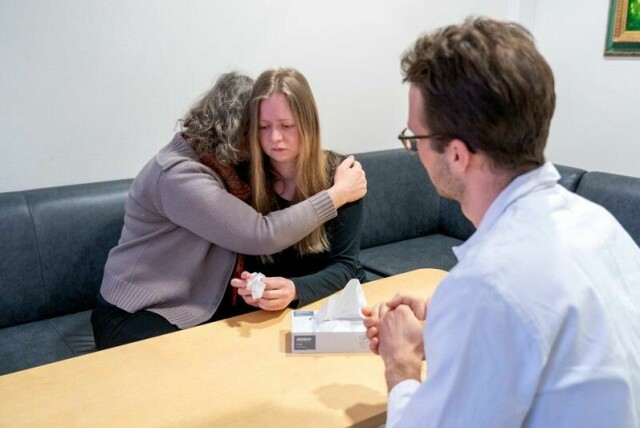 Etter utskrivelse kan risikoen for selvmord være høy ved depresjon. Derfor er det viktig at perioden følges godt opp, med plan for behandling, og at pårørende er involvert.