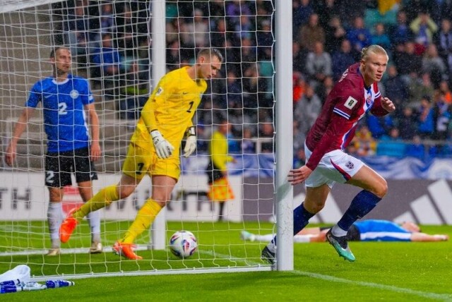 Erling Braut Haaland har nettopp scoret Norges ledermål mot Estland.