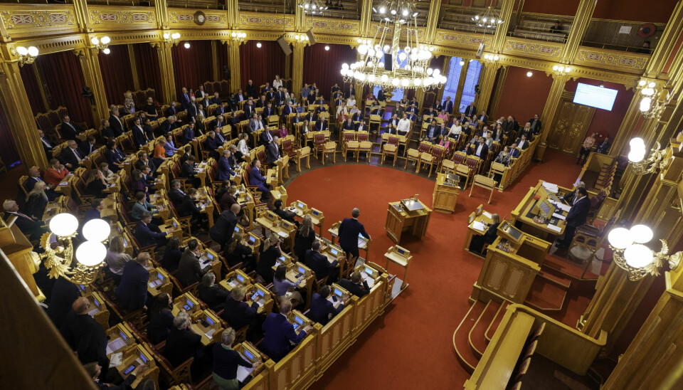 Sigri Sevaldsen, bransjedirektør Teknologi i Hovedorganisasjonen Virke, og Bram Timmermans, professor ved NHH, mener norske politikere ikke evner å se hvordan kunstig intelligens vil påvirke samfunnsutviklingen.