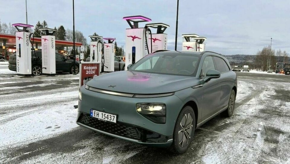 Xpeng er blodfersk som bilprodusent, likevel er det til dem Volkswagen har gått når de nå trenger hjelp på det kinesiske markedet. Dette er for øvrig SUV-en G9. Xpeng er blodfersk som bilprodusent, likevel er det til dem Volkswagen har gått når de nå trenger hjelp på det kinesiske markedet. Dette er for øvrig SUV-en G9. Foto: Broom