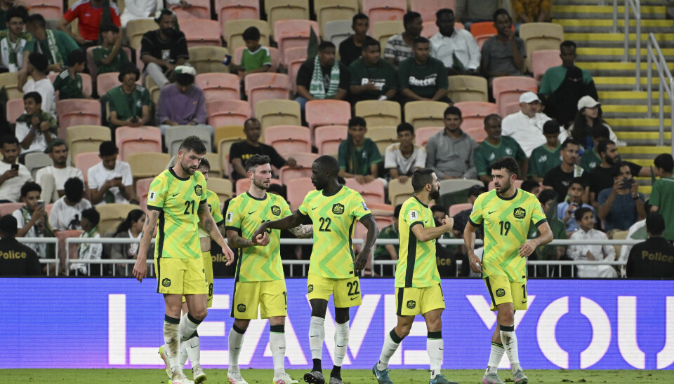 Australias spillere jubler for scoring i 2-1-seieren over Saudi-Arabia. Resultatet sendte laget til VM nok en gang.