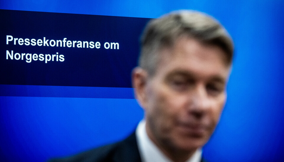 Energiminister Terje Aasland (Ap) da han la fram detaljene regjeringens planer om norgespris på strøm i mars. Nå har de andre partiene i Stortinget satt en foreløpig stopp for planene.