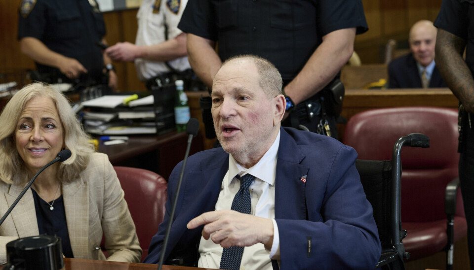 Harvey Weinstein ventet på juryens avgjørelse onsdag morgen lokal tid. På ettermiddagen fikk han et svar han ikke ville ha.