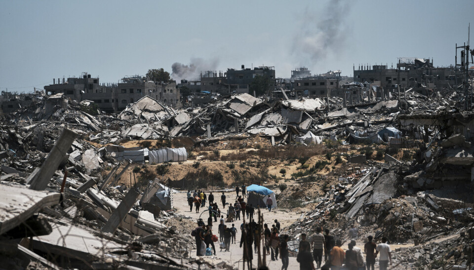Israel har lagt store deler av Gazastripen i ruiner og fortsetter angrepene med uforminsket styrke. Minst 55.000 mennesker er ifølge palestinske helsemyndigheter drept siden oktober 2023, trolig langt flere.
