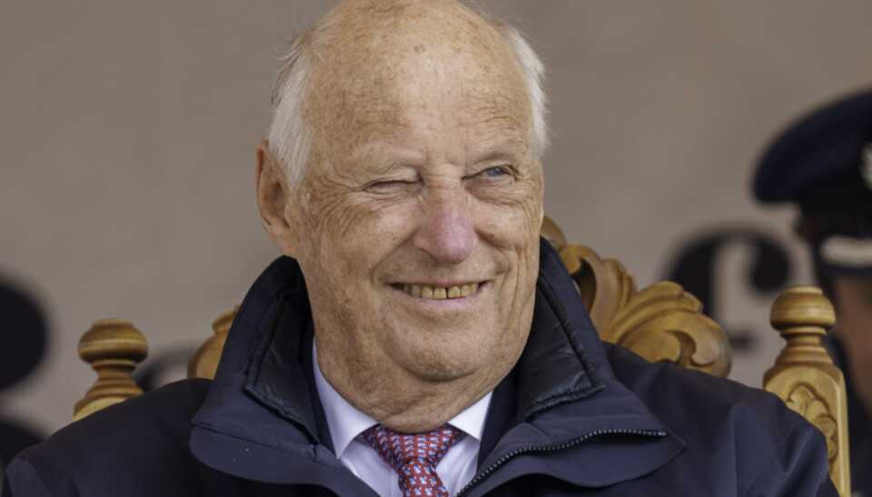 Kong Harald røper at han er glad i brunost.