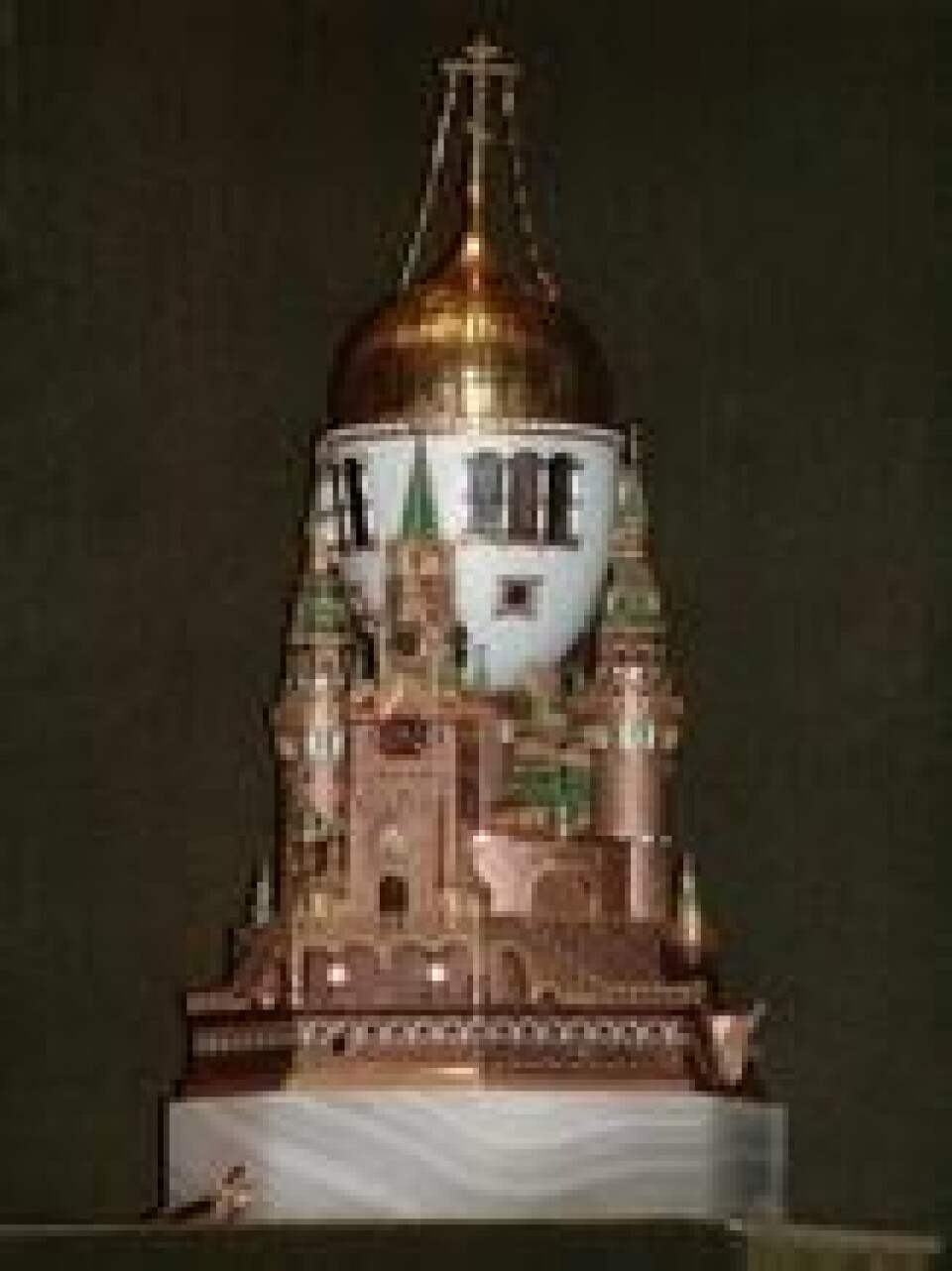 Bildet viser Fabergéegget «Kreml», som ble laget i 1906. Egget tilhørte Russlands siste tsar, Nikolaj II av huset Romanov-Holstein-Gottorp. Det er ikke dette egget som er funnet om bord i luksusbåten i USA. https://creativecommons.org/licenses/by-sa/2.5/deed.en Bildet viser Fabergéegget «Kreml», som ble laget i 1906. Egget tilhørte Russlands siste tsar, Nikolaj II av huset Romanov-Holstein-Gottorp. Det er ikke dette egget som er funnet om bord i luksusbåten i USA. https://creativecommons.org/licenses/by-sa/2.5/deed.en Foto: Stan Shebs / Wikimedia Commons