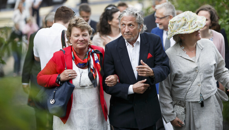Eikemo ved overrekkelsen av Stortingets gave i anledning kongeparets 25-årsjubileum i 2016. Gaven var en scene ved kavalerbygningen på Oscarshall. Foto: Heiko Junge / NTB