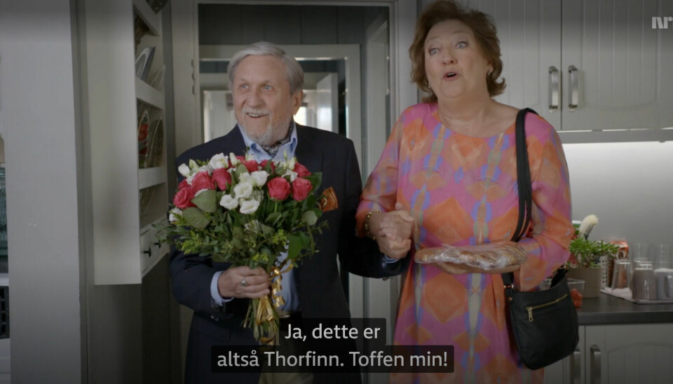 Jon Eikemo i en av sine siste roller, som Frodes mor Britts (Arnhild Litleré) kjæreste Thorfinn i NRKs «Side om side» i 2017.
