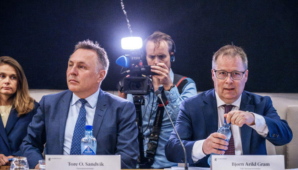 Forsvarsminister Tore Sandvik (Ap) og tidligere forsvarsminister Bjørn Arild Gram (Sp) under høringen i Stortinget om ny maritim innsatsskvadron i Ramsund forrige onsdag.