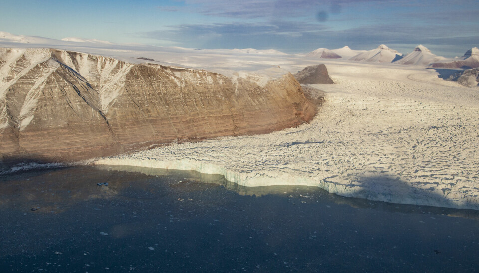 En av de store isbreene som kalver ut i Kongsfjorden ved Ny-Ålesund på Svalbard.