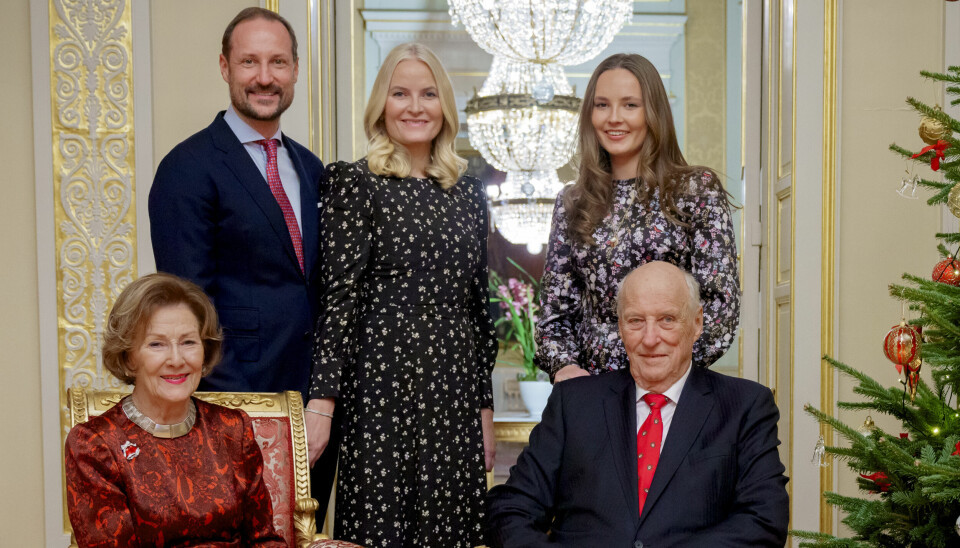 Norges kongefamilie tilhører fyrstehuset Slesvig-Holstein-Sønderburg-Glücksburg, men bruker ikke etternavn. Her avbildet i 2024.
