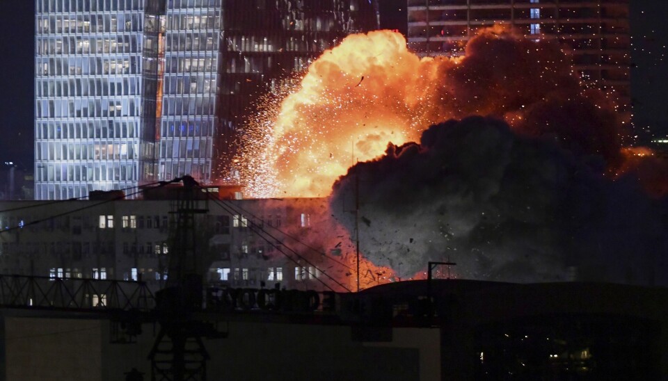En eksplosjon i Tel Aviv under det iranske rakettangrepet fredag.