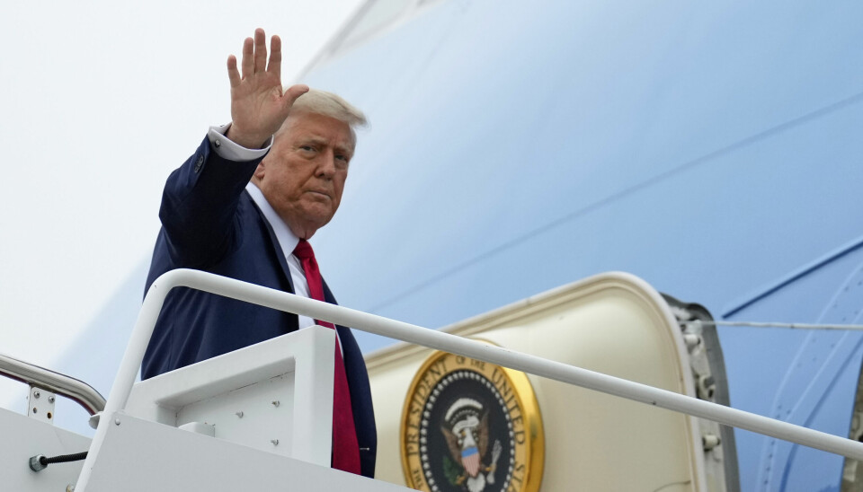 Før avreise til G7-toppmøtet i Canada sier Donald Trump at han håper på en avtale mellom Iran og Israel, men sier de to landene kanskje må «slåss fra seg» først.