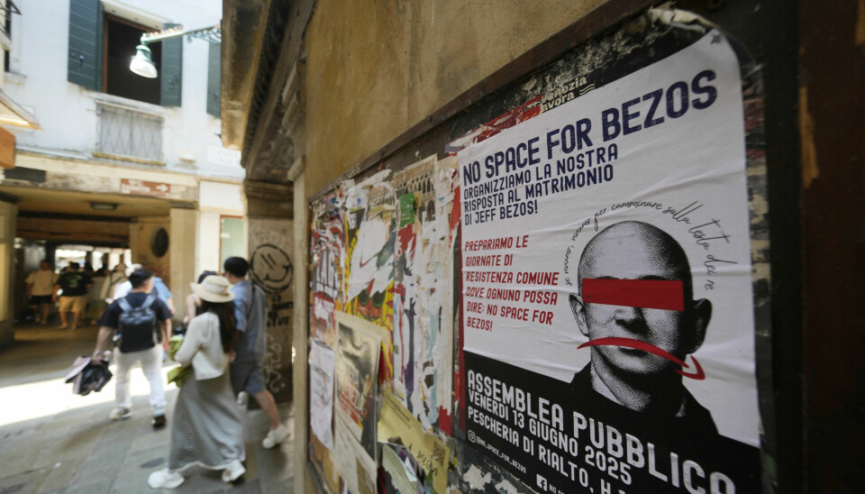En plakat oppfordrer til protest mot det kommende bryllupet til Amazon-gründer, mangemilliardær og romfartsinvestor Jeff Bezos i Venezia.