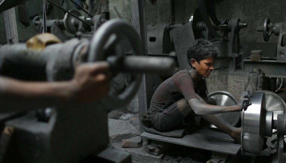 Tallet på barnearbeidere har falt kraftig i Asia de siste 25 årene, men fortsatt er 28 millioner barn i arbeid. Nizam var elleve år gammel da dette bildet ble tatt på et metallverksted i Bangladeshs hovedstad Dhaka i 2016.