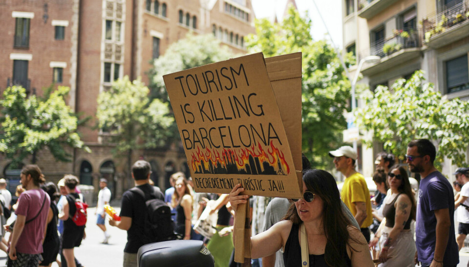 Demonstrantene var tydelige på misnøyen over masseturismen til den spanske storbyen. «Turismen dreper Barcelona», mener denne kvinnen.