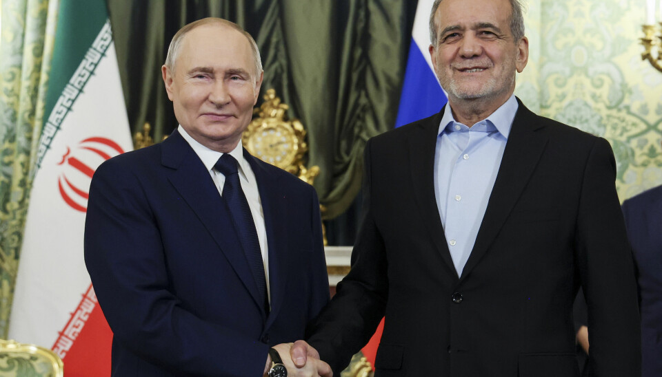 Russland kan ikke være en troverdig mekler i Iran-Israel-konflikten, ifølge EU-kommisjonen. Her er Vladimir Putin sammen med Irans president Masoud Pezeshkian i Moskva i januar.
